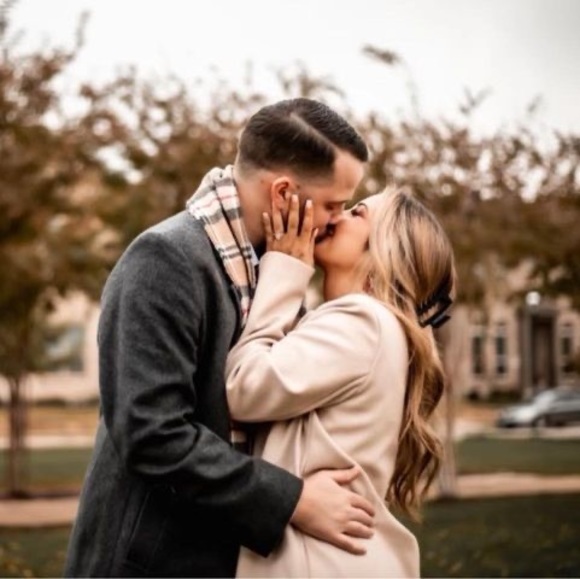 Meet your Posher, Blakeley - Picture 1 of 1